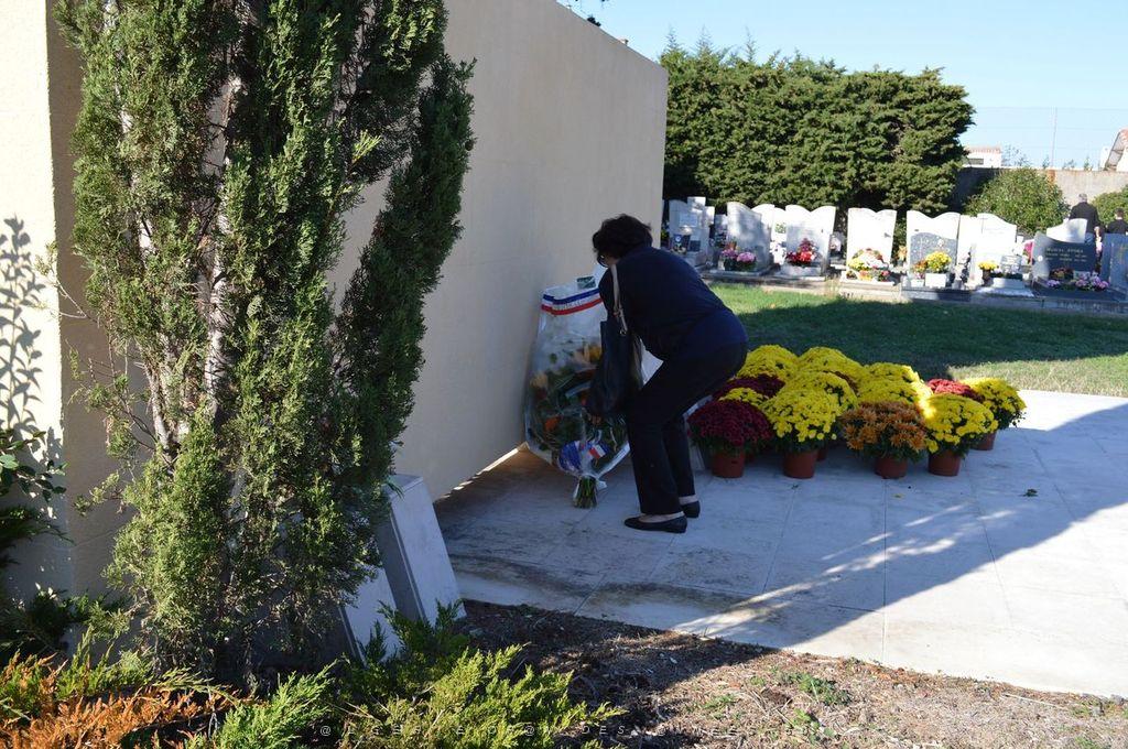 CEREMONIE DU 1 NOVEMBRE 2015 CIMETIERE DE MAZARGUES (23).JPG
